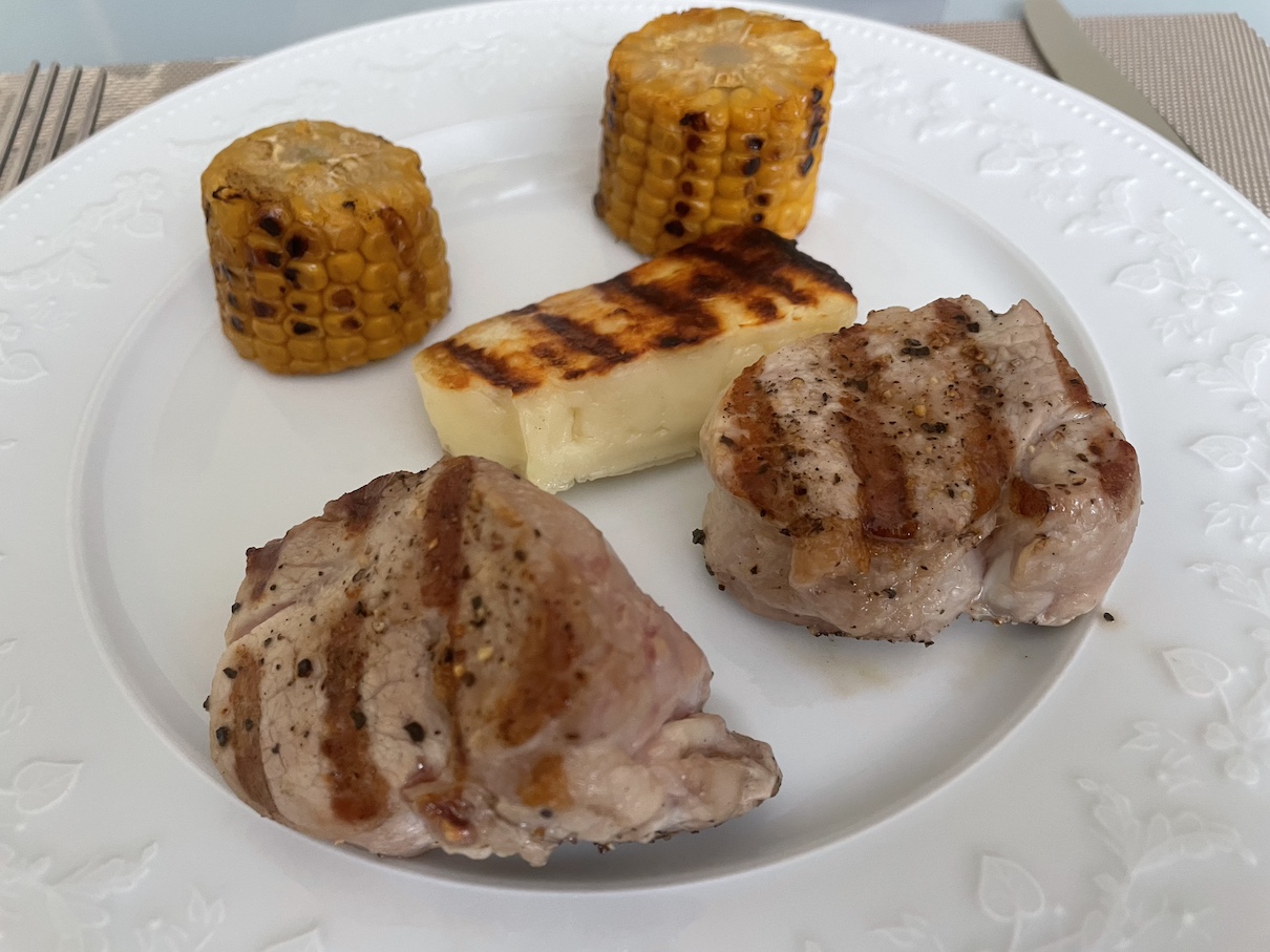 Grillowana lalka oraz haloumi z kukurydzą i serem