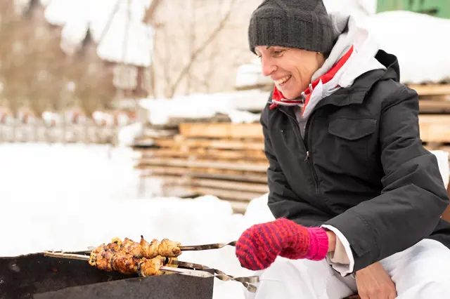 Odwiedź swój ogród nawet w mroźne dni.  Z pewnością zachwyci Cię nie tylko prawdziwy zimowy grill, odważniejsi mogą zacząć od rozgrzania się w ogrodowym stawie