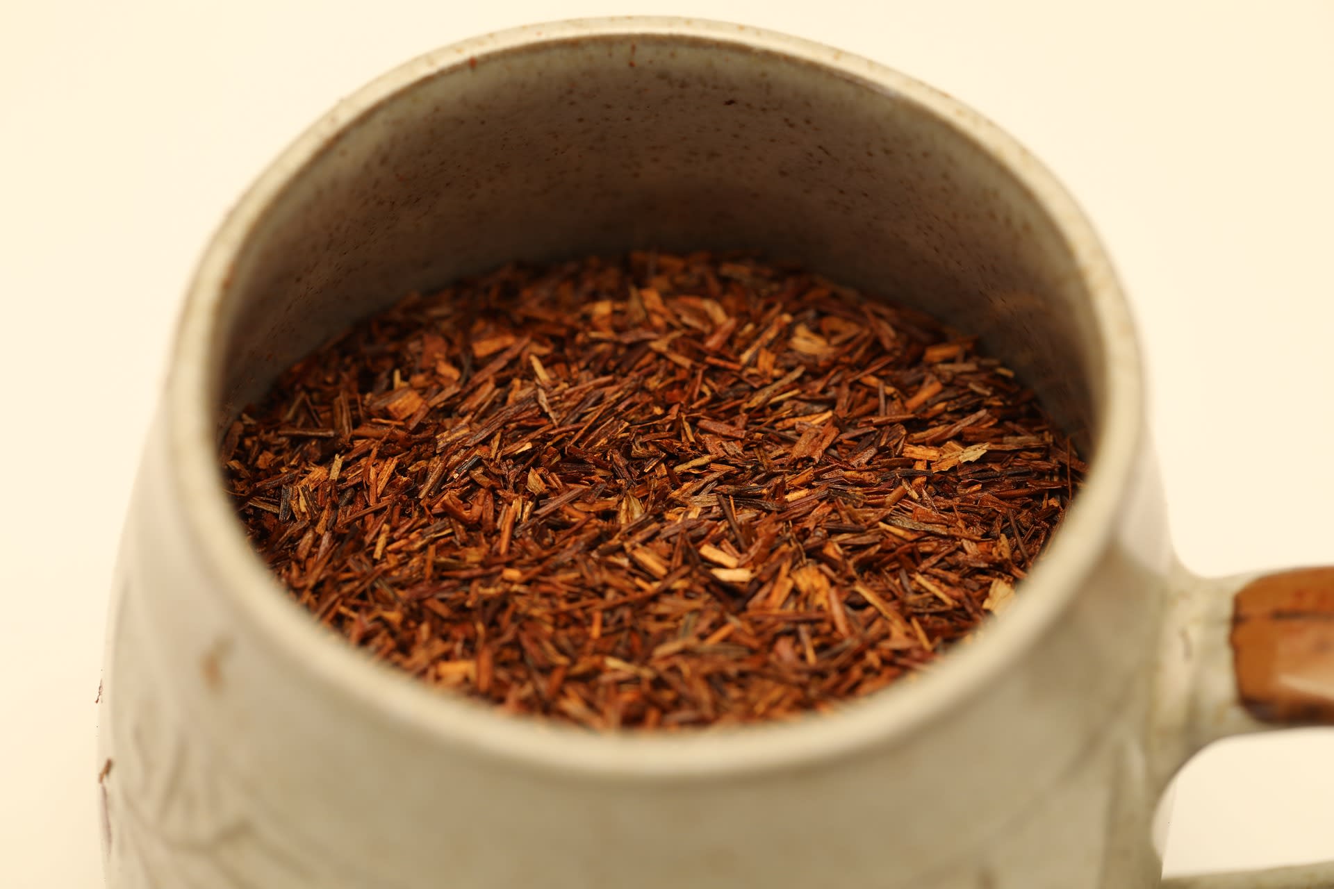 Filiżanka z lekiem do przygotowania herbaty rooibos